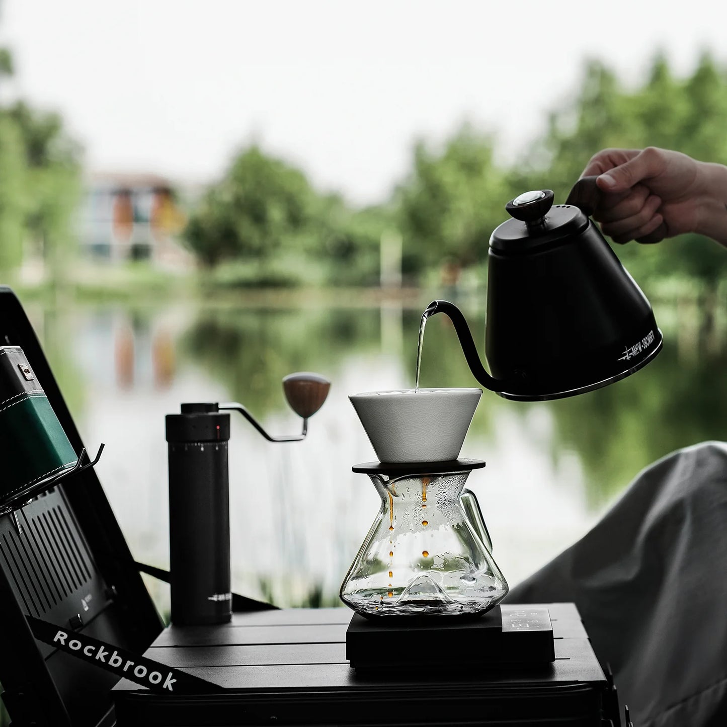 MHW-3BOMBER Hill Coffee Server